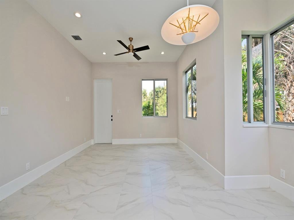 560 Nw 12th St #560 - Photo 6 of 31