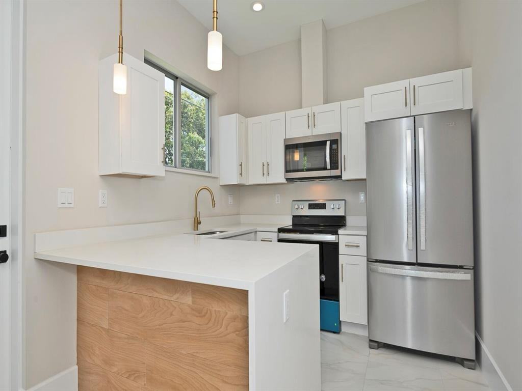 560 Nw 12th St #560 - Photo 7 of 31