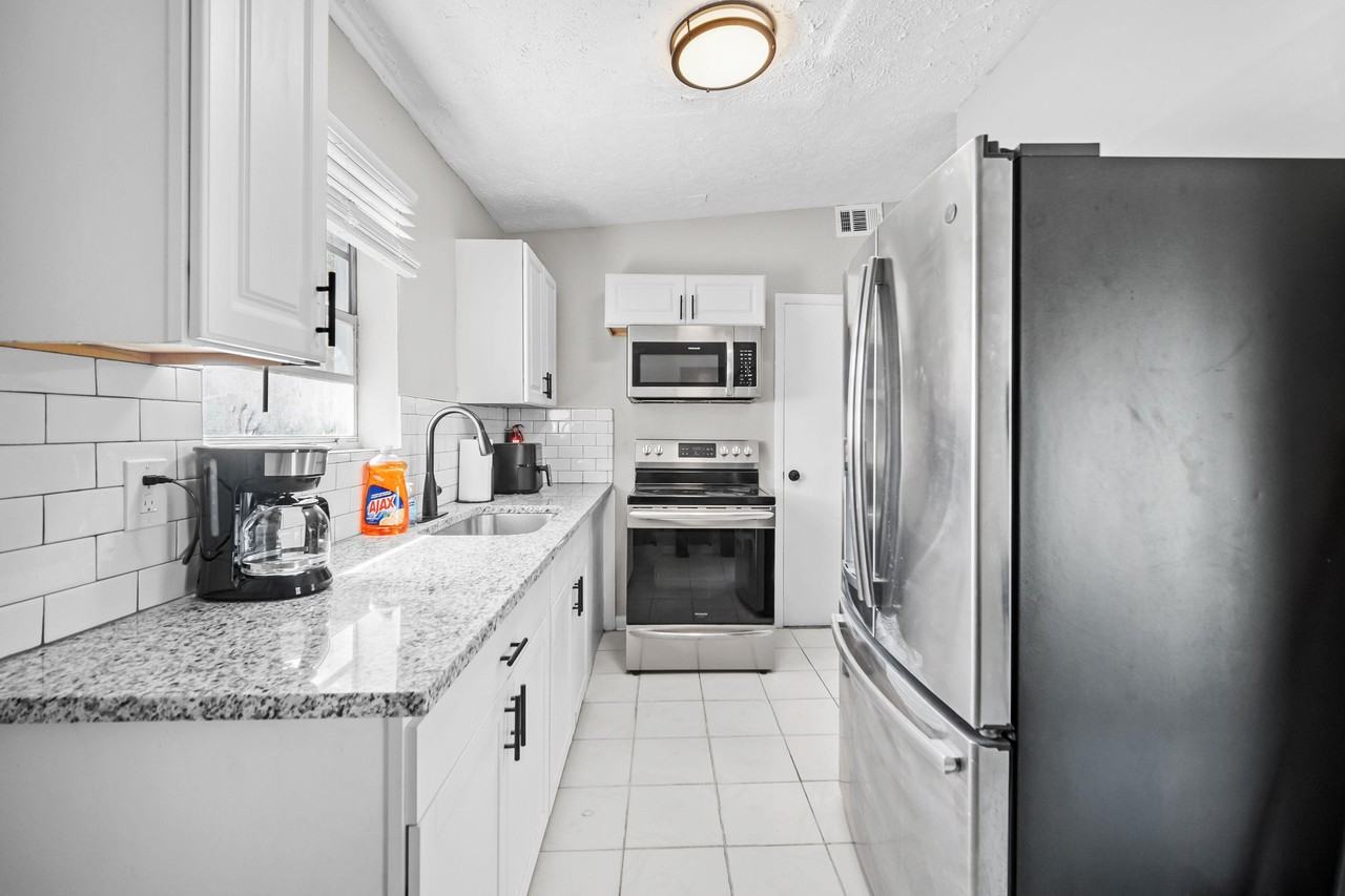 Clyde Dr - Photo 6 of 26