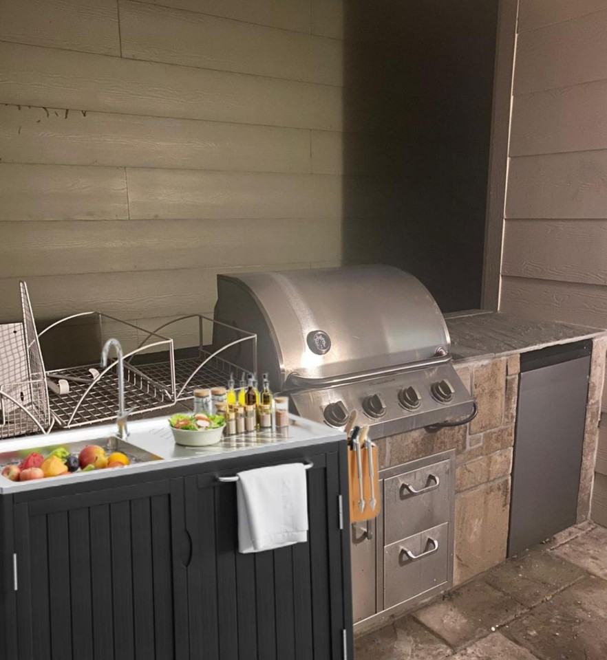 Holly St - Photo 2 of 7