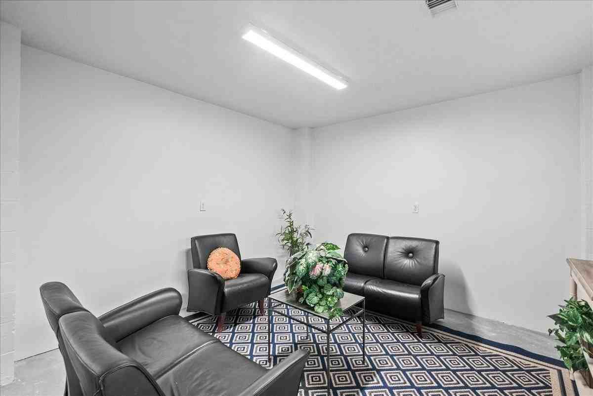 933 Bonita St #933 - Photo 5 of 47