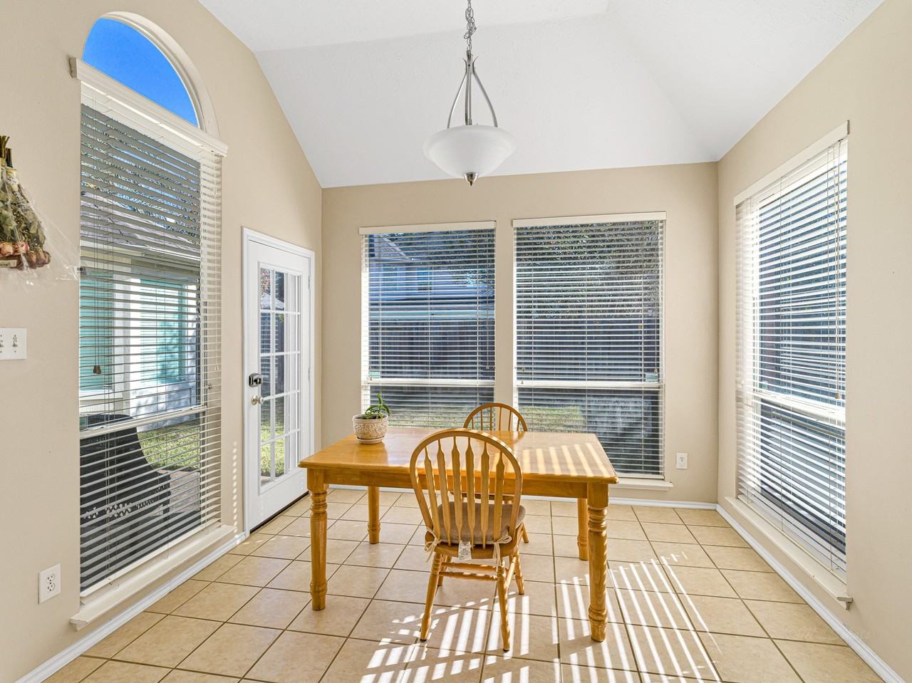 3319 Shadowbark Dr #3319 - Photo 6 of 35