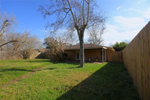 featured image of 103 E Meadow Ln #103