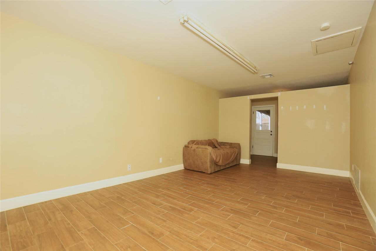 103 E Meadow Ln #103 - Photo 5 of 15