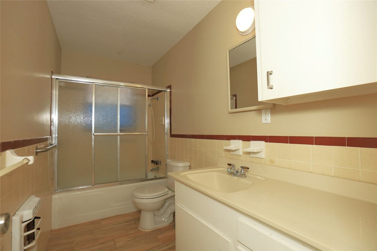 103 E Meadow Ln #103 - Photo 7 of 15