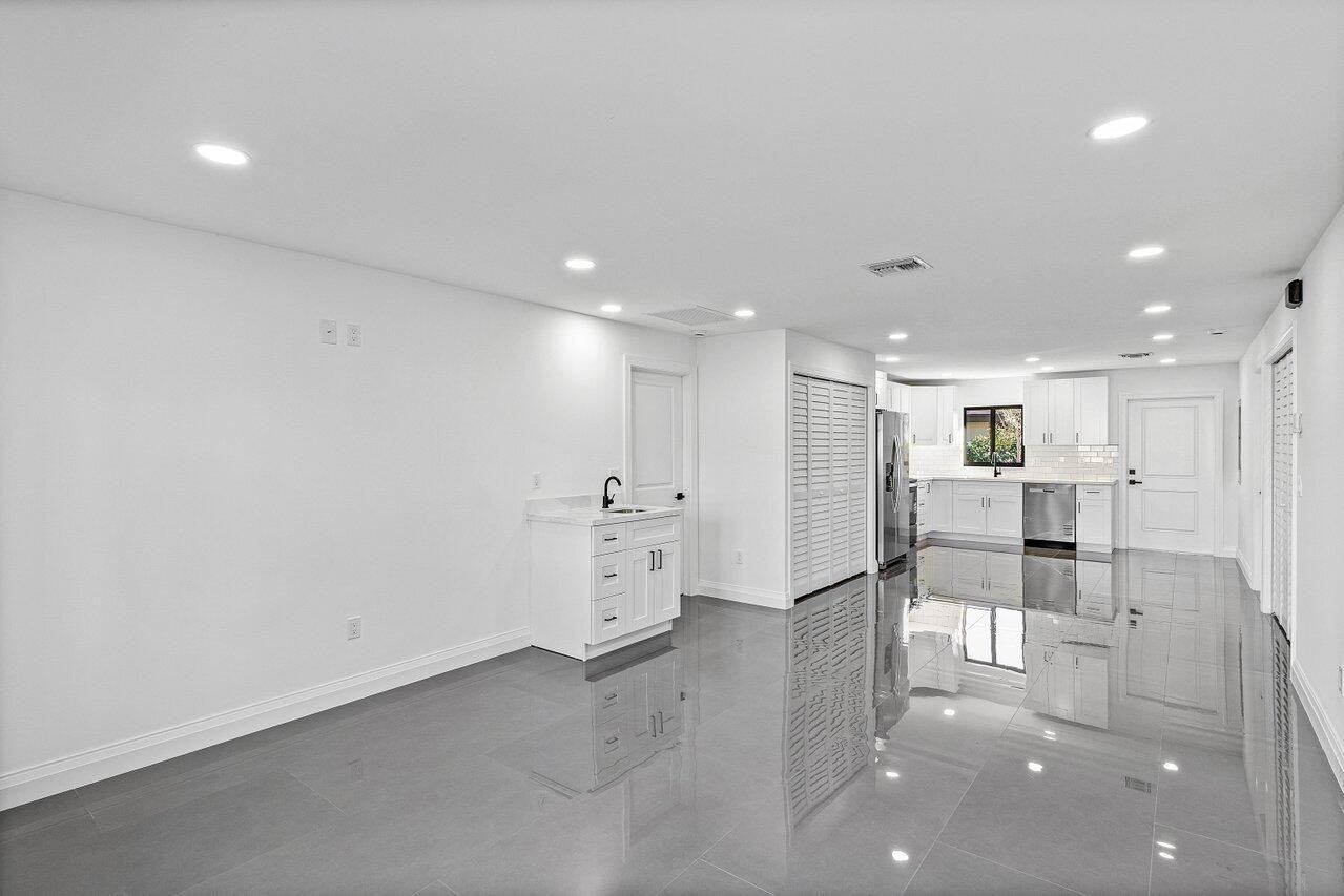 1827 Palm Acres Dr #1827-3 - Photo 7 of 34