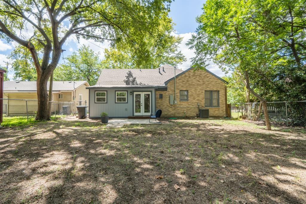 323 E Franklin St #323 - Photo 2 of 18