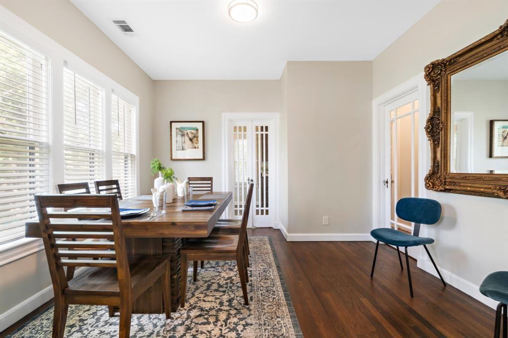 323 E Franklin St #323 - Photo 4 of 18