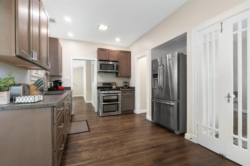 323 E Franklin St #323 - Photo 5 of 18