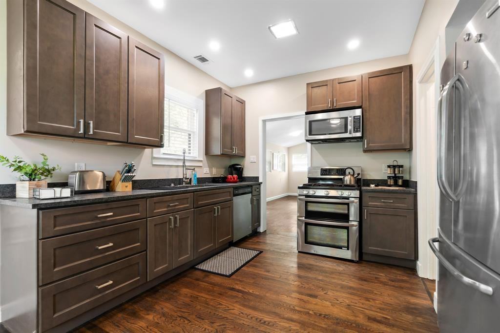 323 E Franklin St #323 - Photo 6 of 18