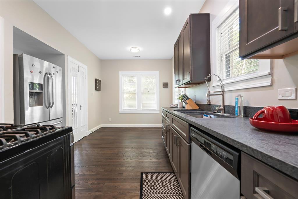 323 E Franklin St #323 - Photo 7 of 18