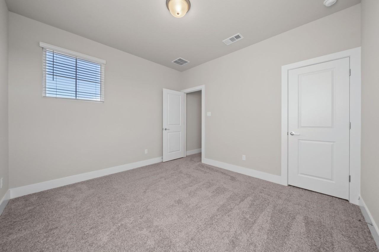 217 Pinnacle Ln #217 - Photo 5 of 33