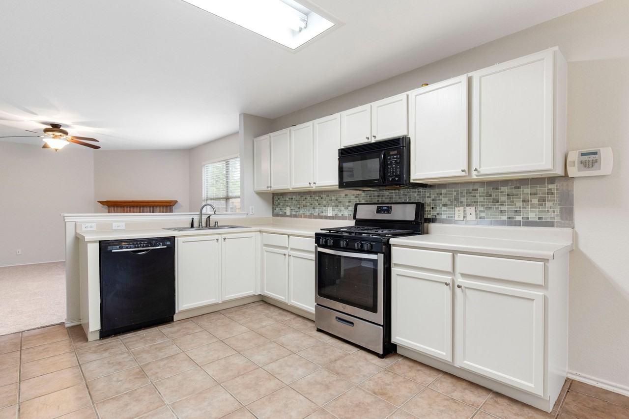 1815 Brentwood Dr #1815 - Photo 2 of 23