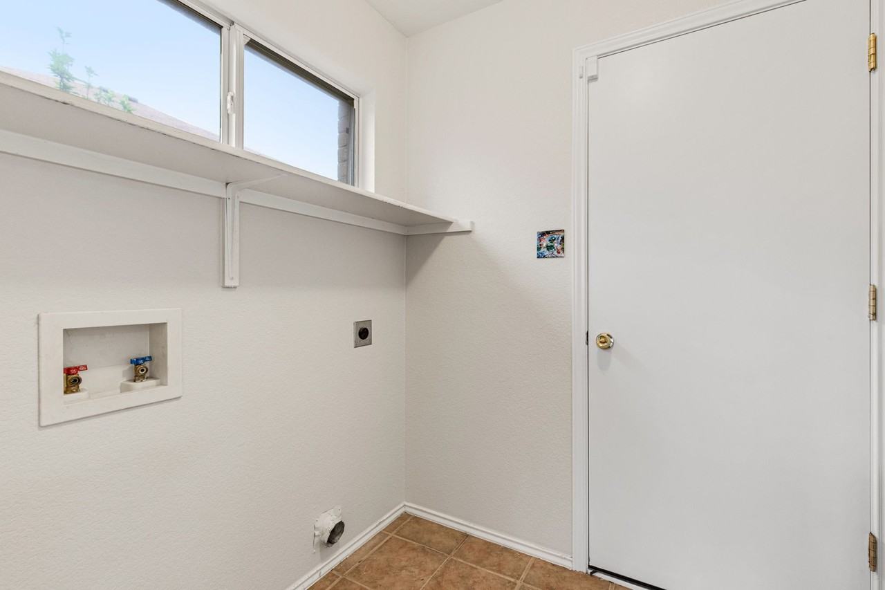 1815 Brentwood Dr #1815 - Photo 3 of 23