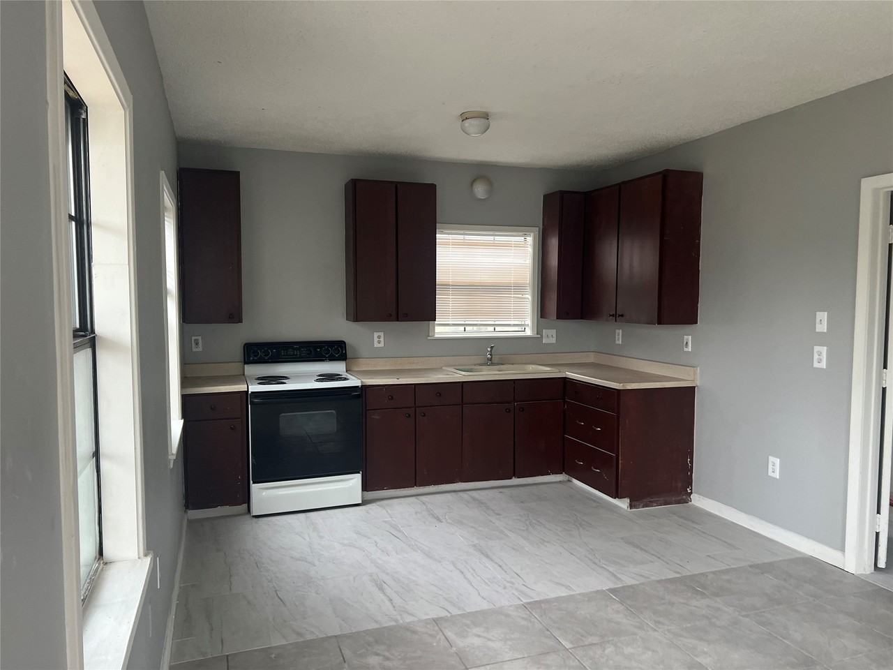 139 Van Molan St #139B - Photo 4 of 5