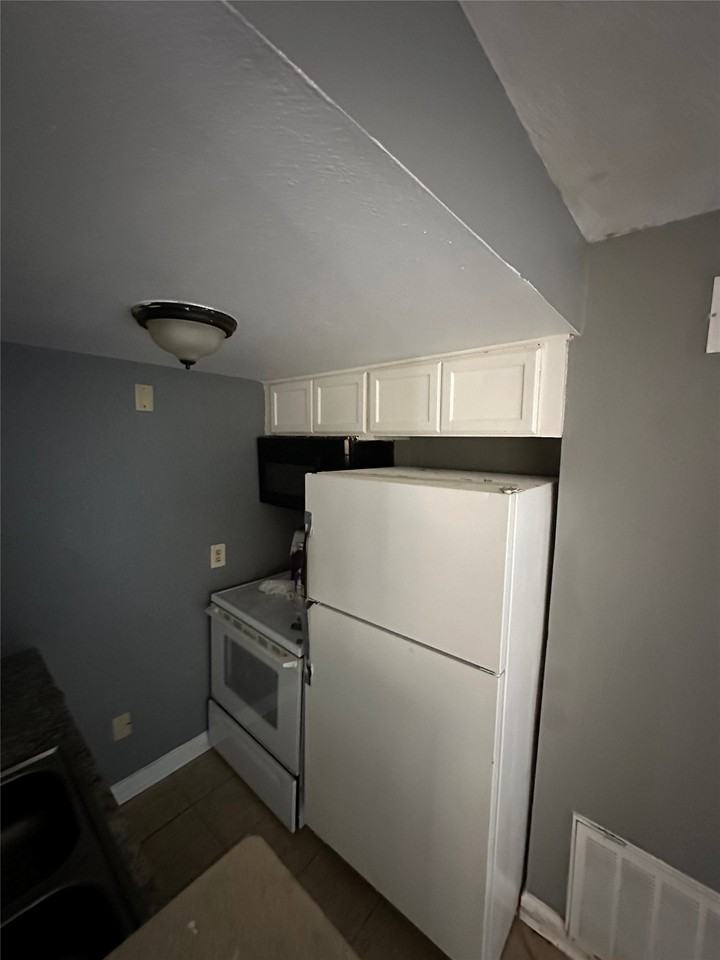 516 Holiday Dr #516-59 - Photo 3 of 12