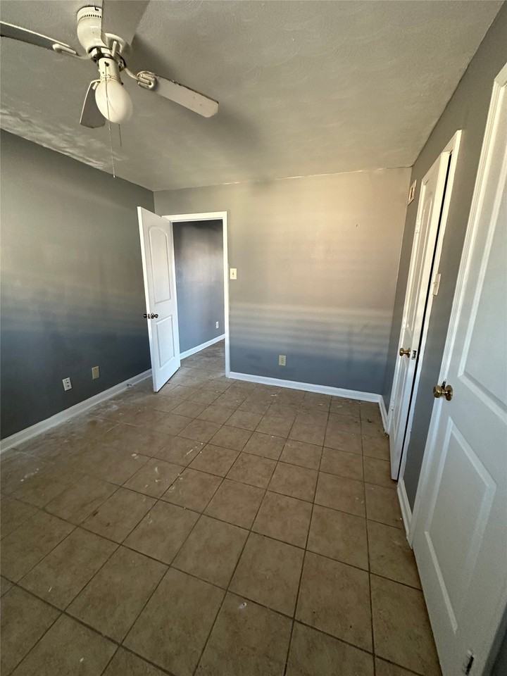 516 Holiday Dr #516-59 - Photo 6 of 12