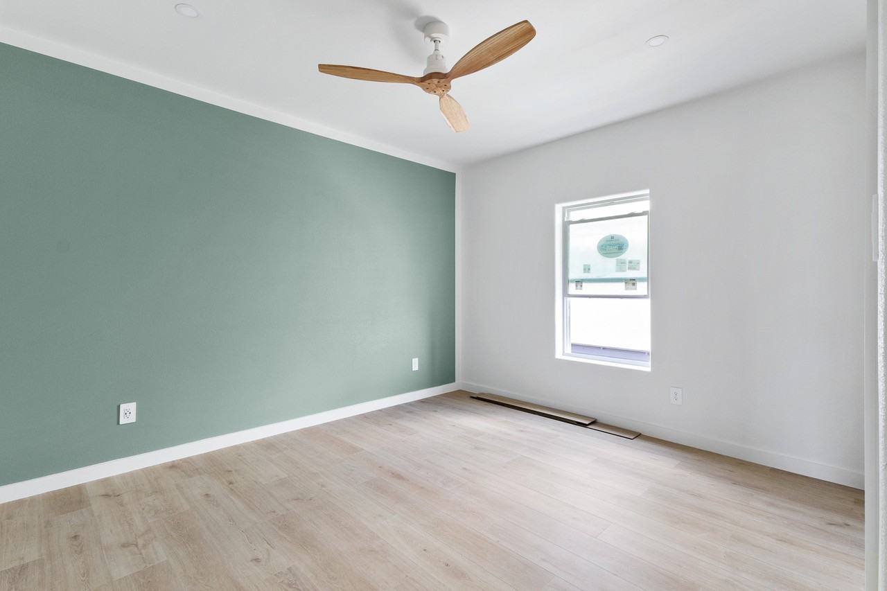 1325 35th St #1325-2 - Photo 4 of 28