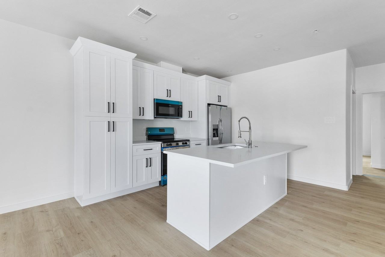 1325 35th St #1325-2 - Photo 7 of 28