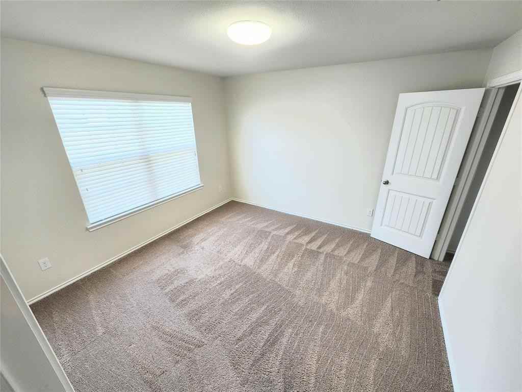 924 Amber St #924 - Photo 4 of 19