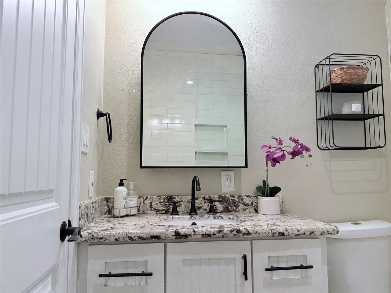 5221 Claremont St #5221 - Photo 7 of 10