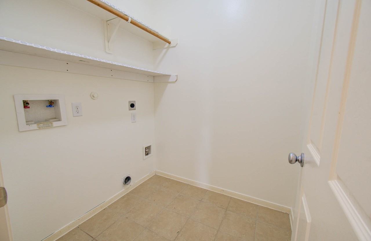 14235 Englewood Park Ln #14235 - Photo 5 of 37