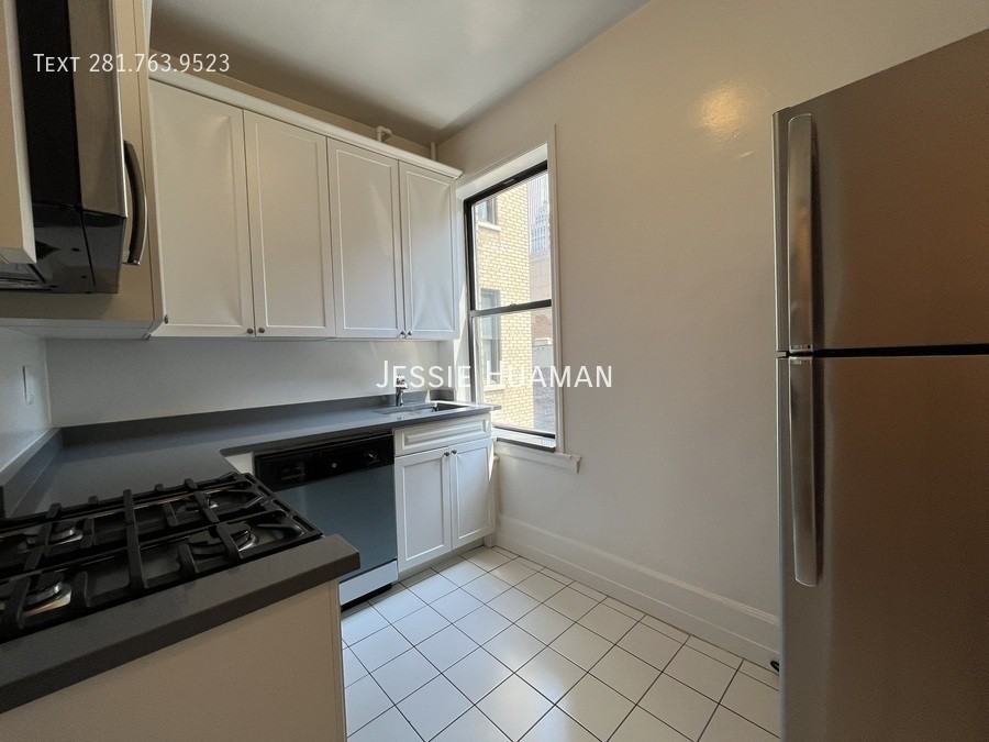 55 W 55th St #7B - Photo 3 of 7