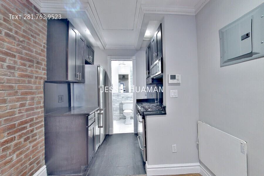 345 W 53rd St #4CD - Photo 4 of 5