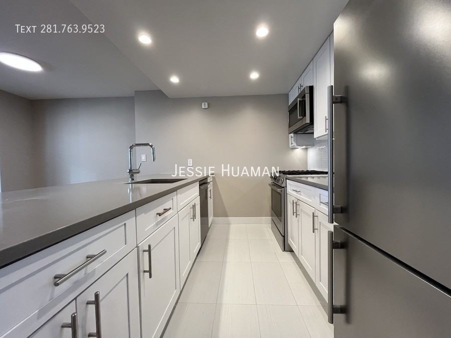 80 N Moore St #13 - Photo 5 of 9