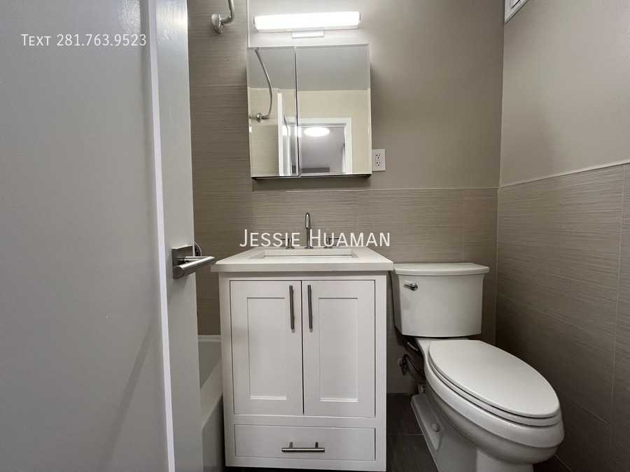 80 N Moore St #13 - Photo 7 of 9