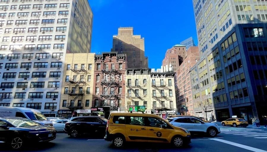 594 3rd Ave #2A