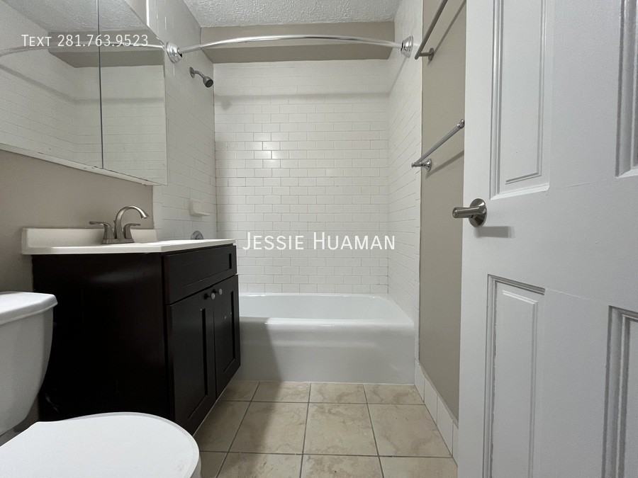 80 N Moore St #21 - Photo 7 of 9