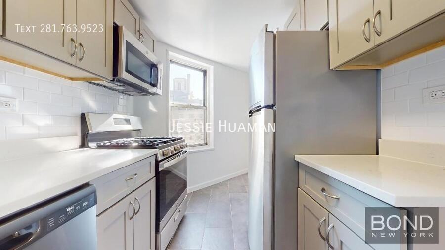 33 Greenwich Ave #15 - Photo 3 of 7