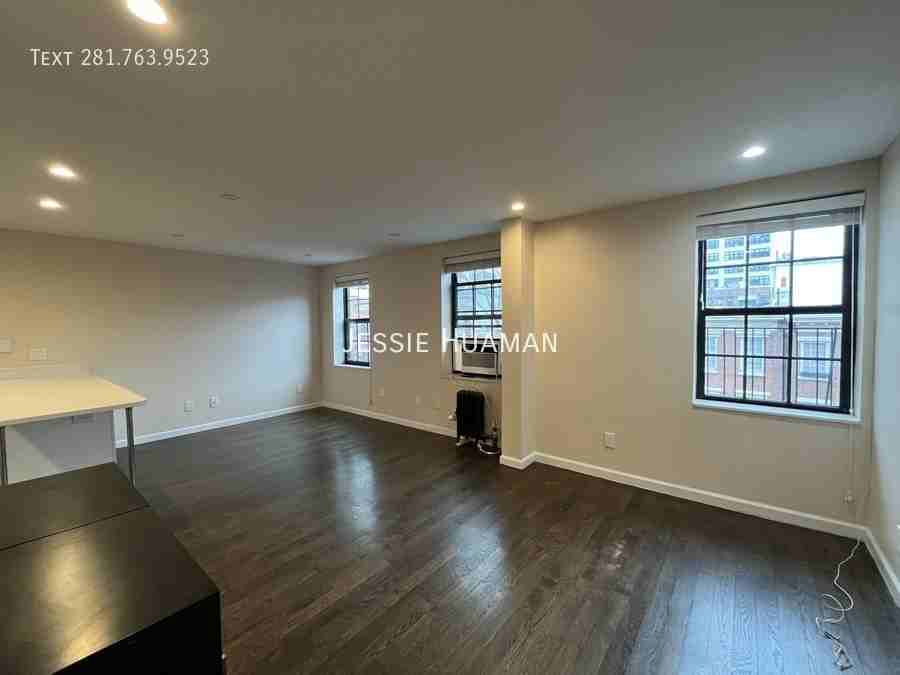 30 Charlton St #4 - Photo 3 of 7