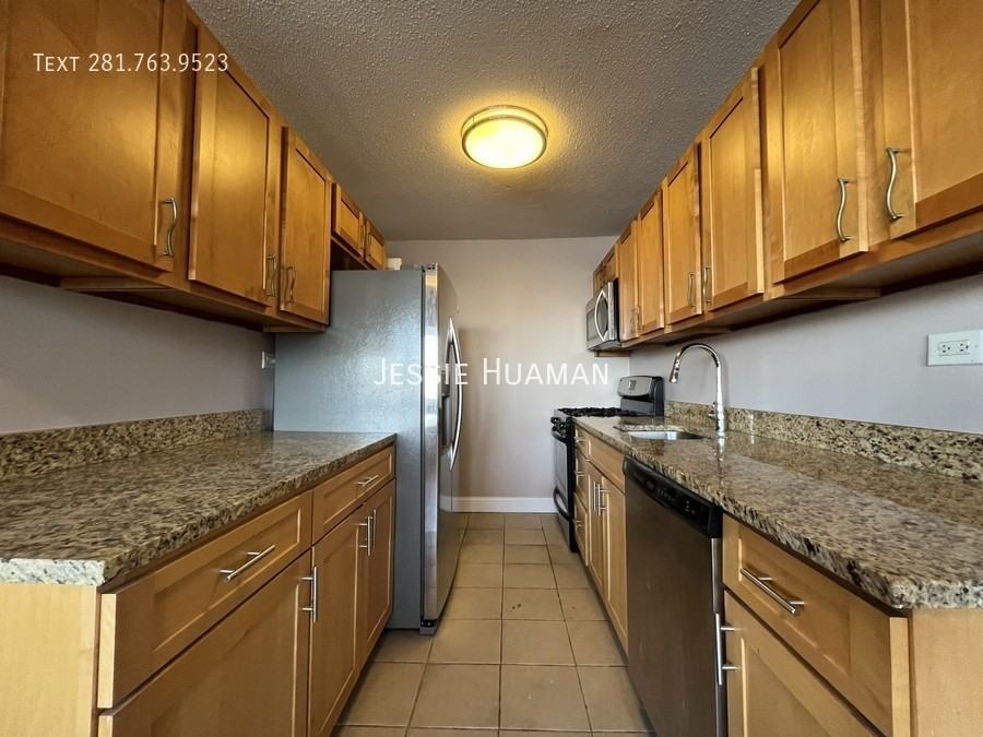 80 N Moore St #14 - Photo 4 of 10