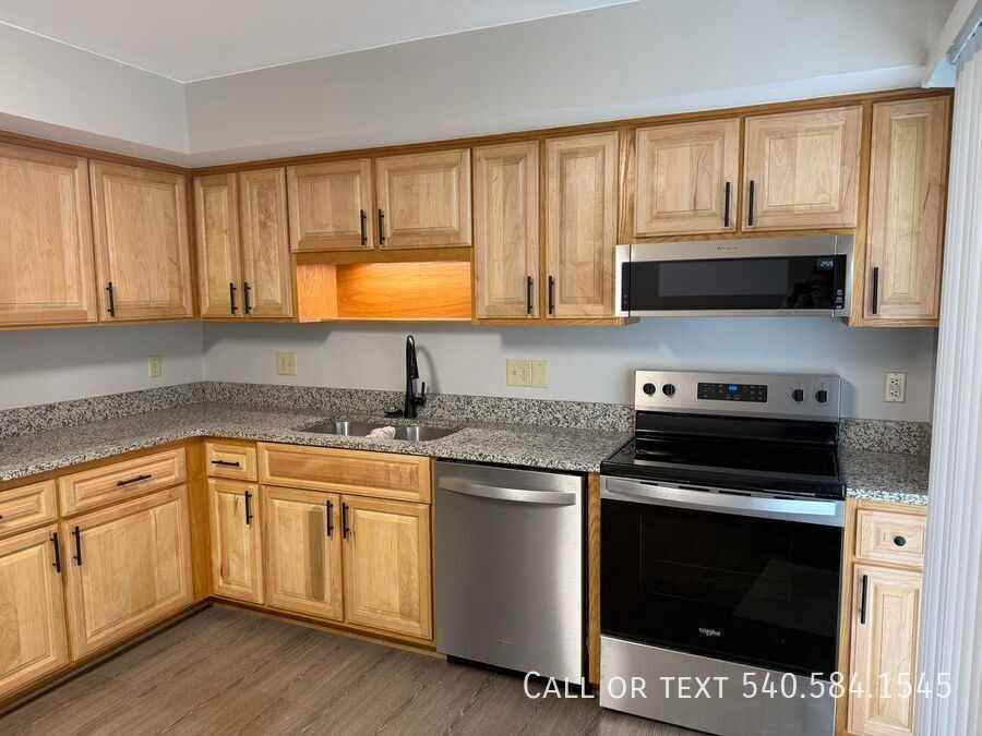 5015 Pollyhill Ln - Photo 2 of 18