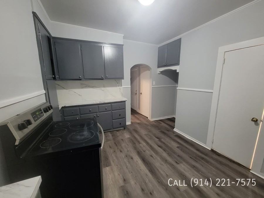 160 Waverly St - Photo 4 of 8