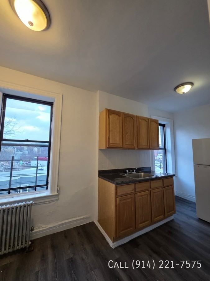 15 Locust Hill Ave #4B - Photo 4 of 10