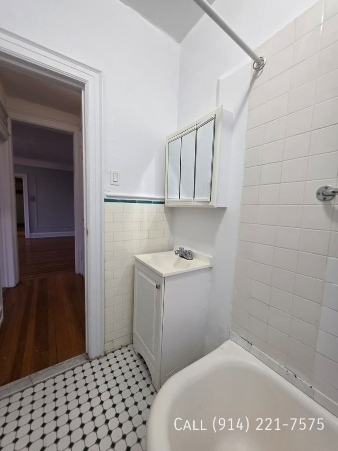15 Locust Hill Ave #4B - Photo 7 of 10