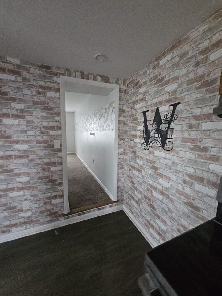 219 N Lawrence St - Photo 3 of 13