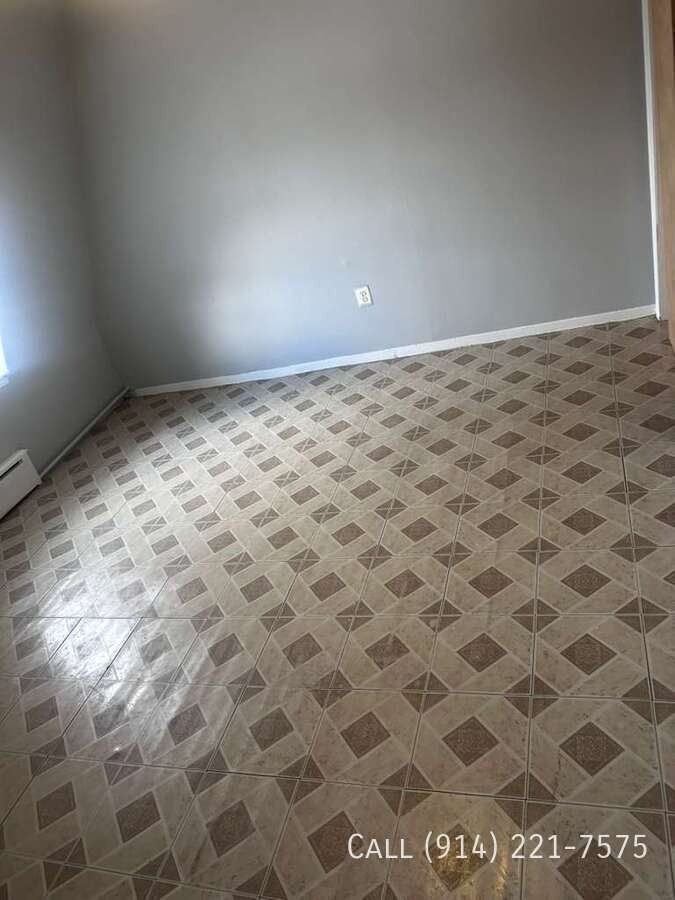 44 Vineyard Ave - Photo 2 of 8