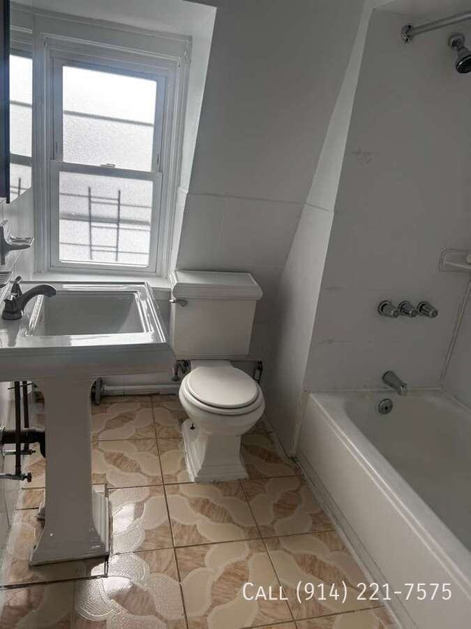 44 Vineyard Ave - Photo 3 of 8