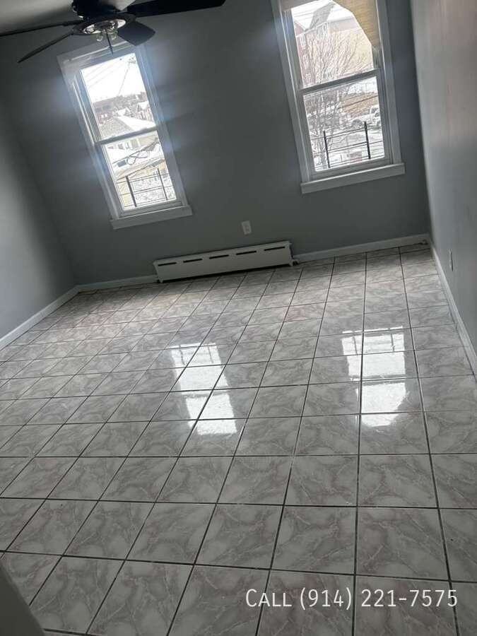 44 Vineyard Ave - Photo 4 of 8