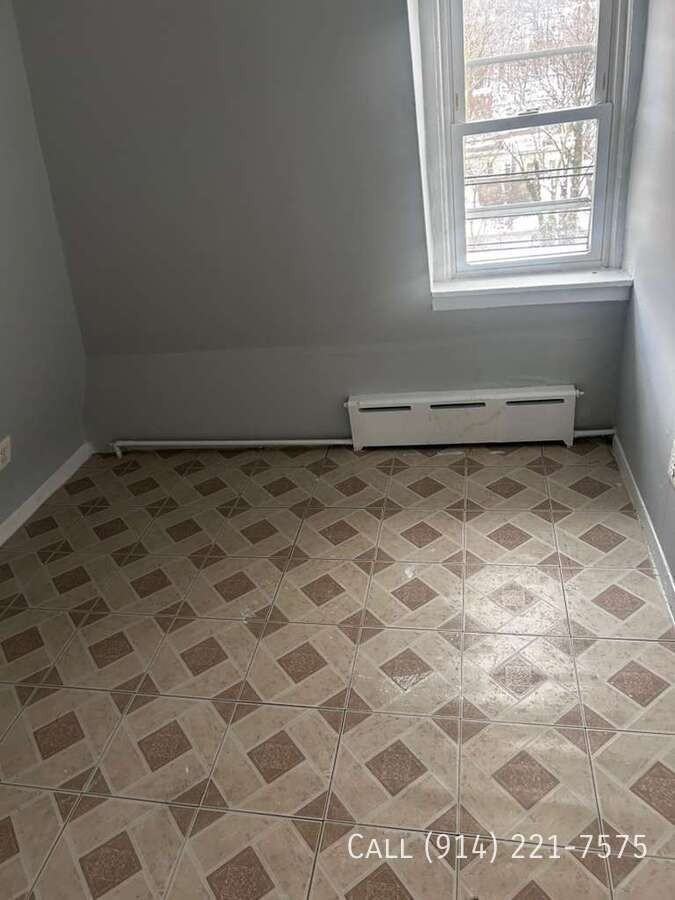 44 Vineyard Ave - Photo 5 of 8