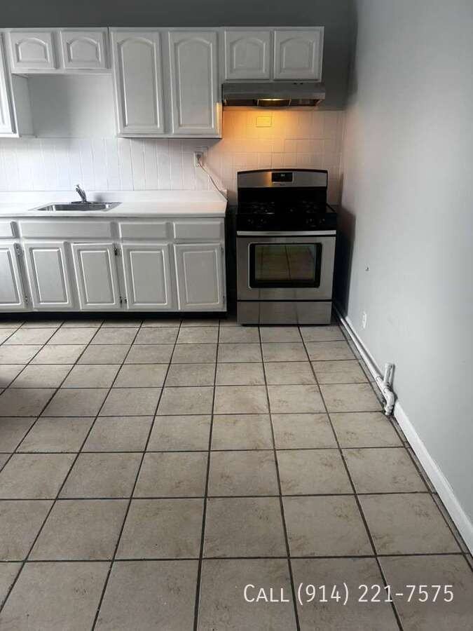 44 Vineyard Ave - Photo 7 of 8