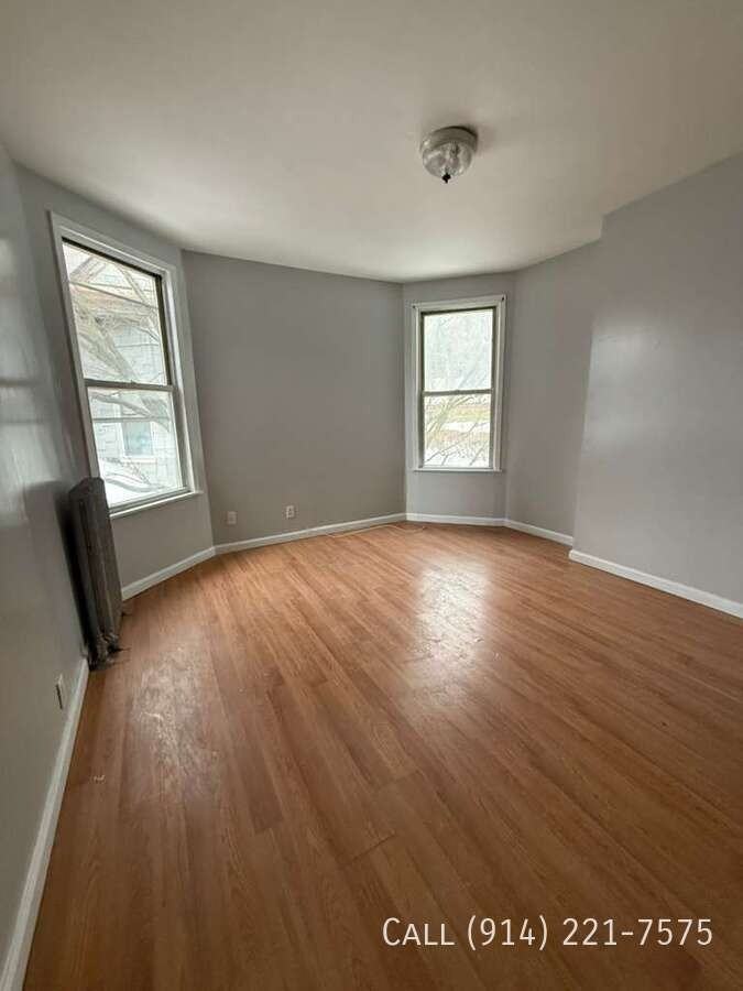 584 Warburton Ave #2 - Photo 4 of 7