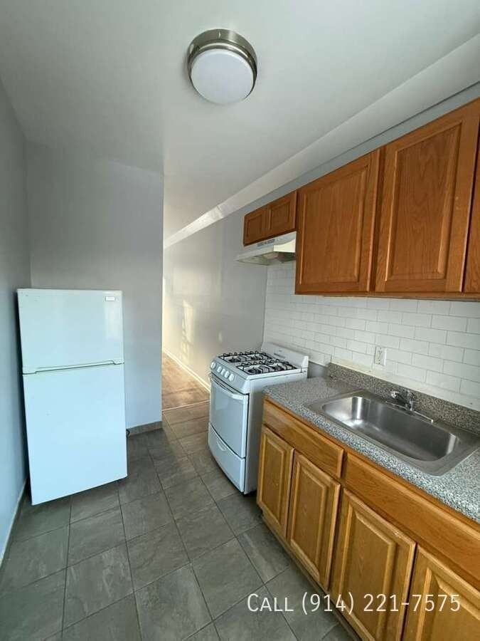 22 Vineyard Ave - Photo 2 of 4