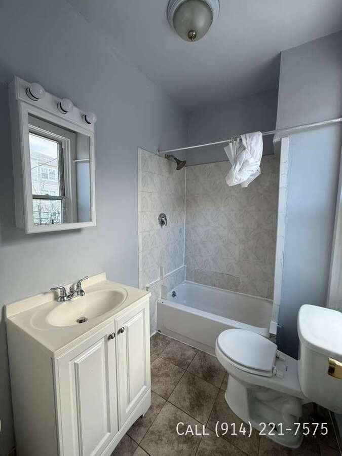 22 Vineyard Ave - Photo 3 of 4
