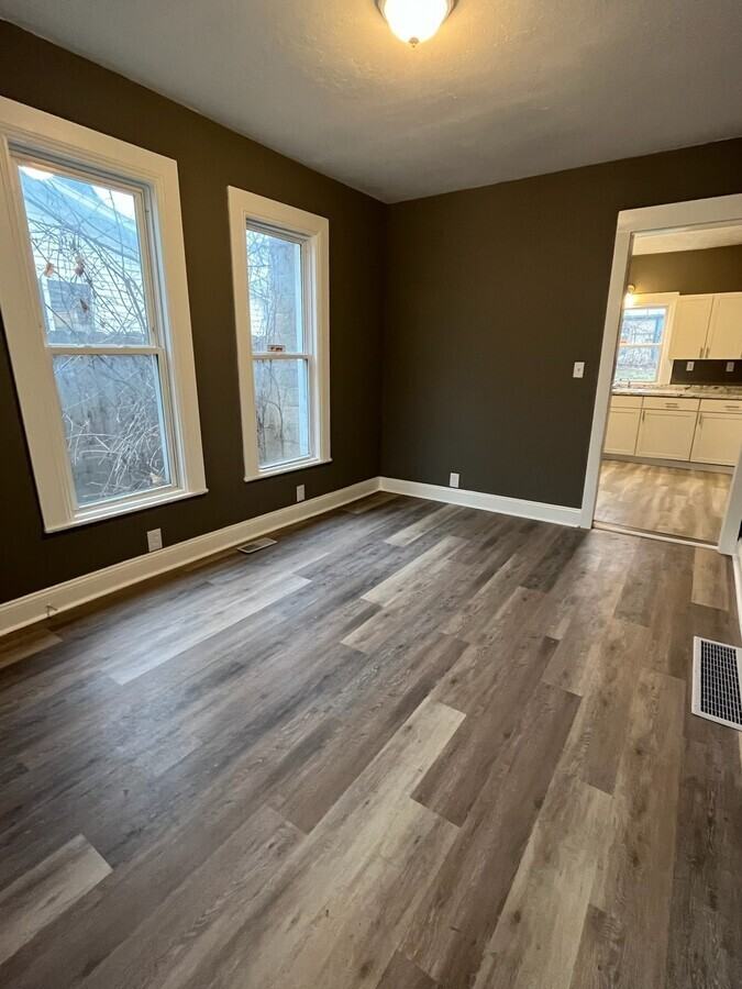 239 Straight Ave Sw - Photo 4 of 13