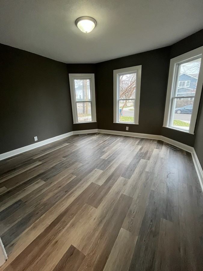 239 Straight Ave Sw - Photo 5 of 13